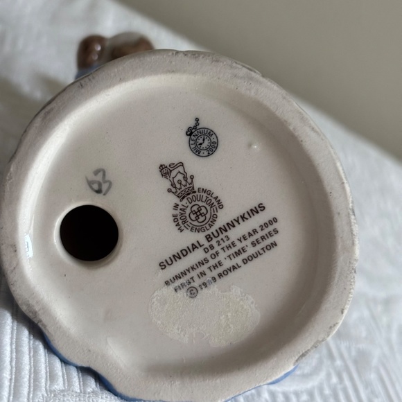 Royal Doulton 2000 Sundial Bunnykins, DB 213 - Picture 3 of 3